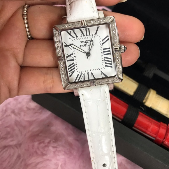 New Invicta tritnite night glow Women watch set with 5 Straps - Picture 6 of 6